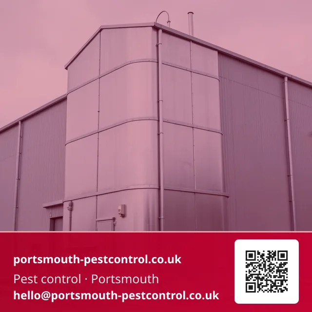 Monitoring station positioned at the base of a storage silo